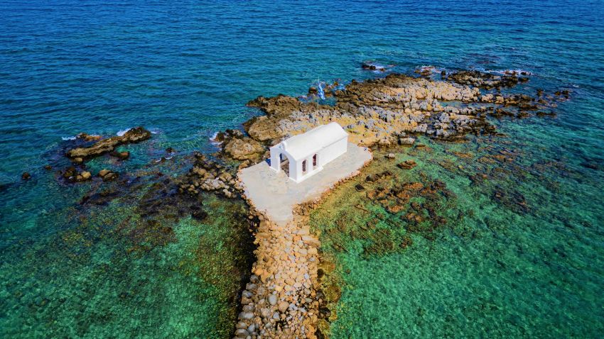 https://static.eurodriver.gr/filemanager/850x510/blog/free-photo-of-aerial-view-of-secluded-island-chapel-in-greece-1.jpg